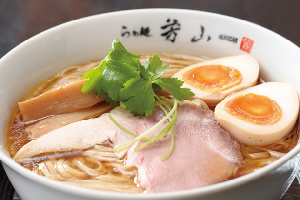  黄金色のスープにうっとり…愛知の名店「らぁ麺 飛鶏」から羽ばたいた鶏そばとは