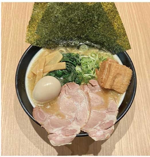 「豚骨醤油百麺スペシャル」