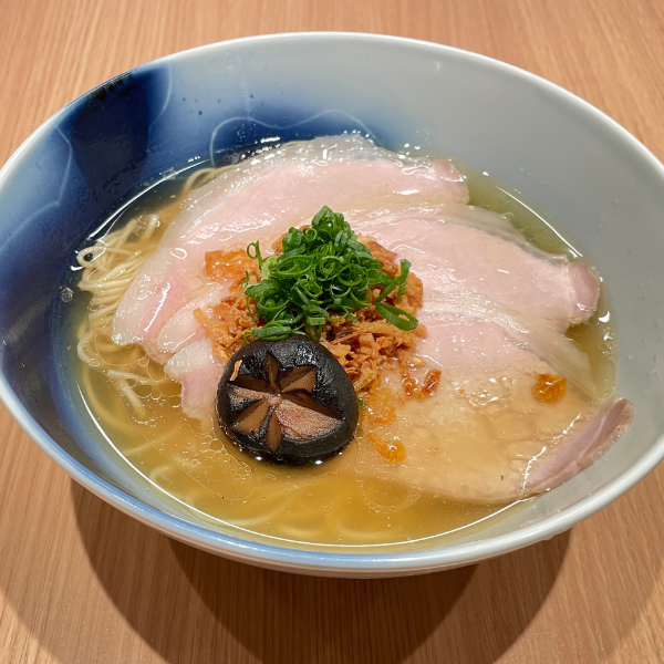 特製鶏とまぐろ節の白醤油ラーメン