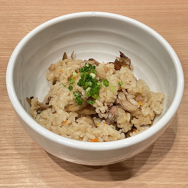 地鶏と根菜の釜炊き味ご飯