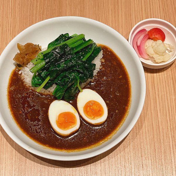 揚げ卵とほうれん草のカレー【福朗】