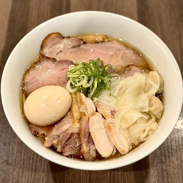 鶏冠の特製醤油そば