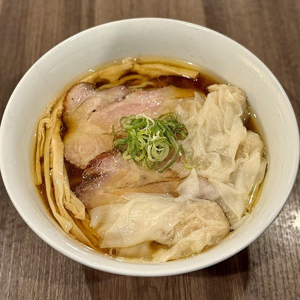 鶏冠の醤油そばワンタン入り